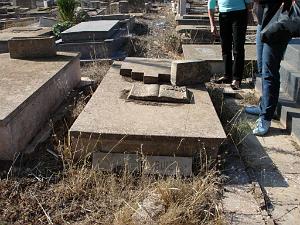 ORAN 10 2005 065 CIMETIERE DE TAMAZHOUET TOMBE D ANTOINE RUIZ MON ONCLE DECEDE A 14 ANS